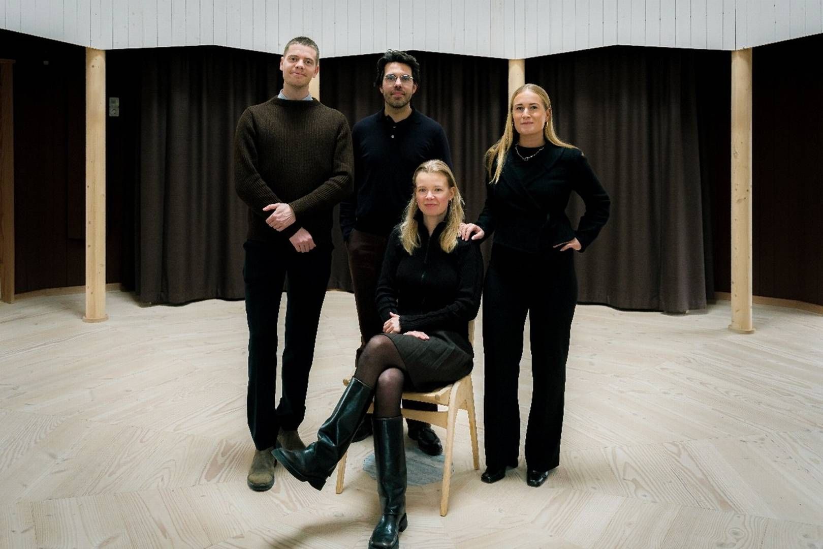 Aaen Engineerings nye partnerkreds. Fra venstre, Nicolai Nørrekær, Micki Aaen, Johanne Djernes og Amanda Honoré Højerup (forrest). Lokation: Tiny Church i Nordhavn af Arkitekt Julius Nielsen i samarbejde med Aaen Engineering m.fl. | Foto: Morten de fine Olivarius